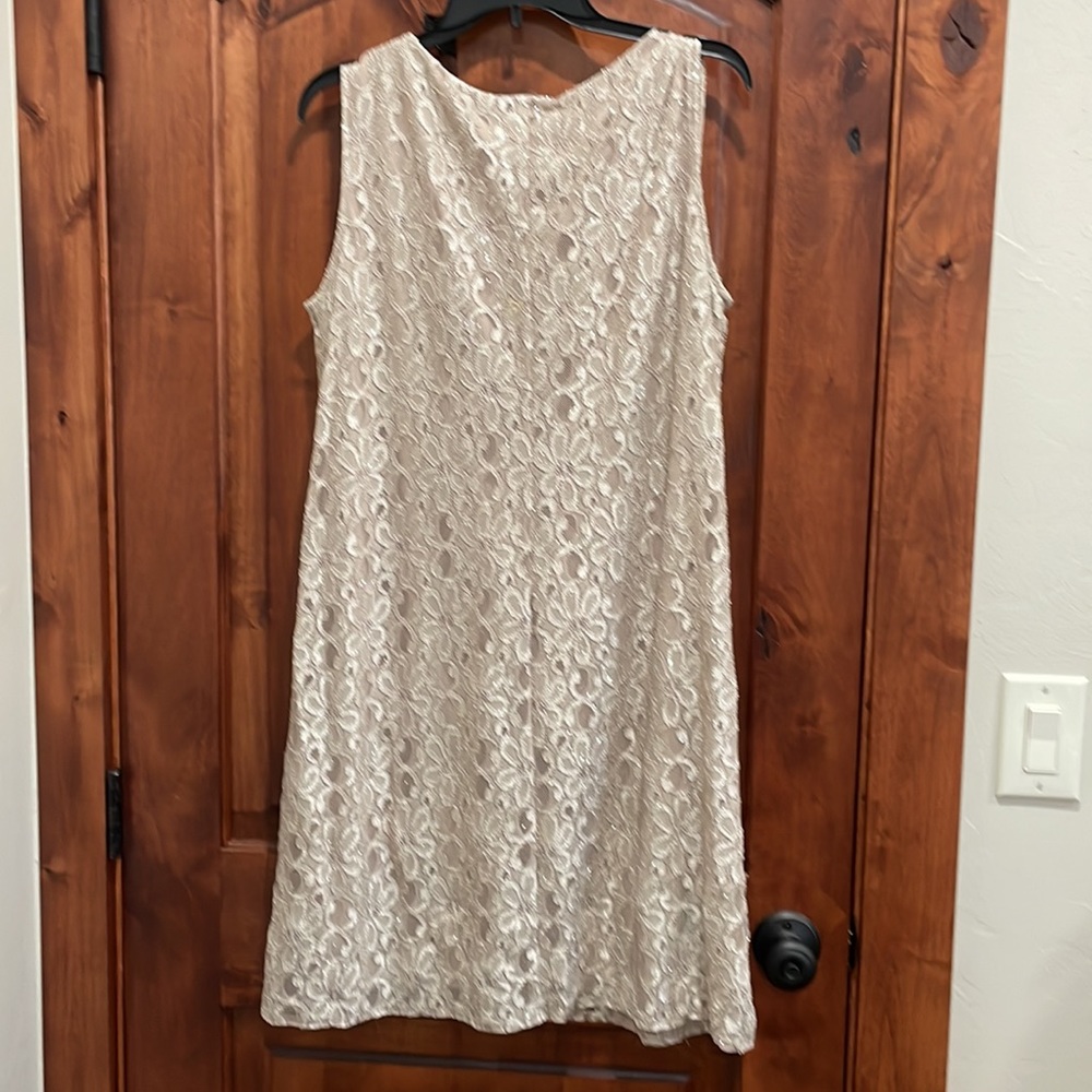 Women’s Dress - Picture 4 of 4
